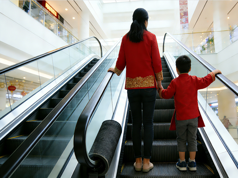 Escalator Safety Tips: Keep Hands & Feet Away from Gaps, Correct Riding Posture