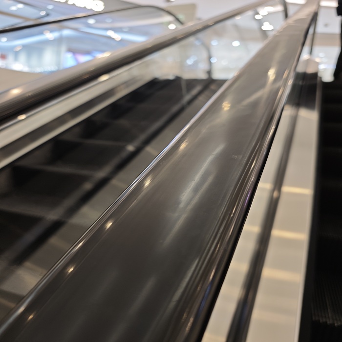 Escalator Maintenance 扶梯维护.jpg