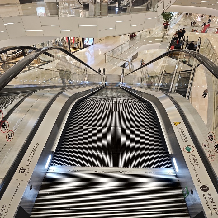 Escalator Handrail 扶梯扶手.jpg